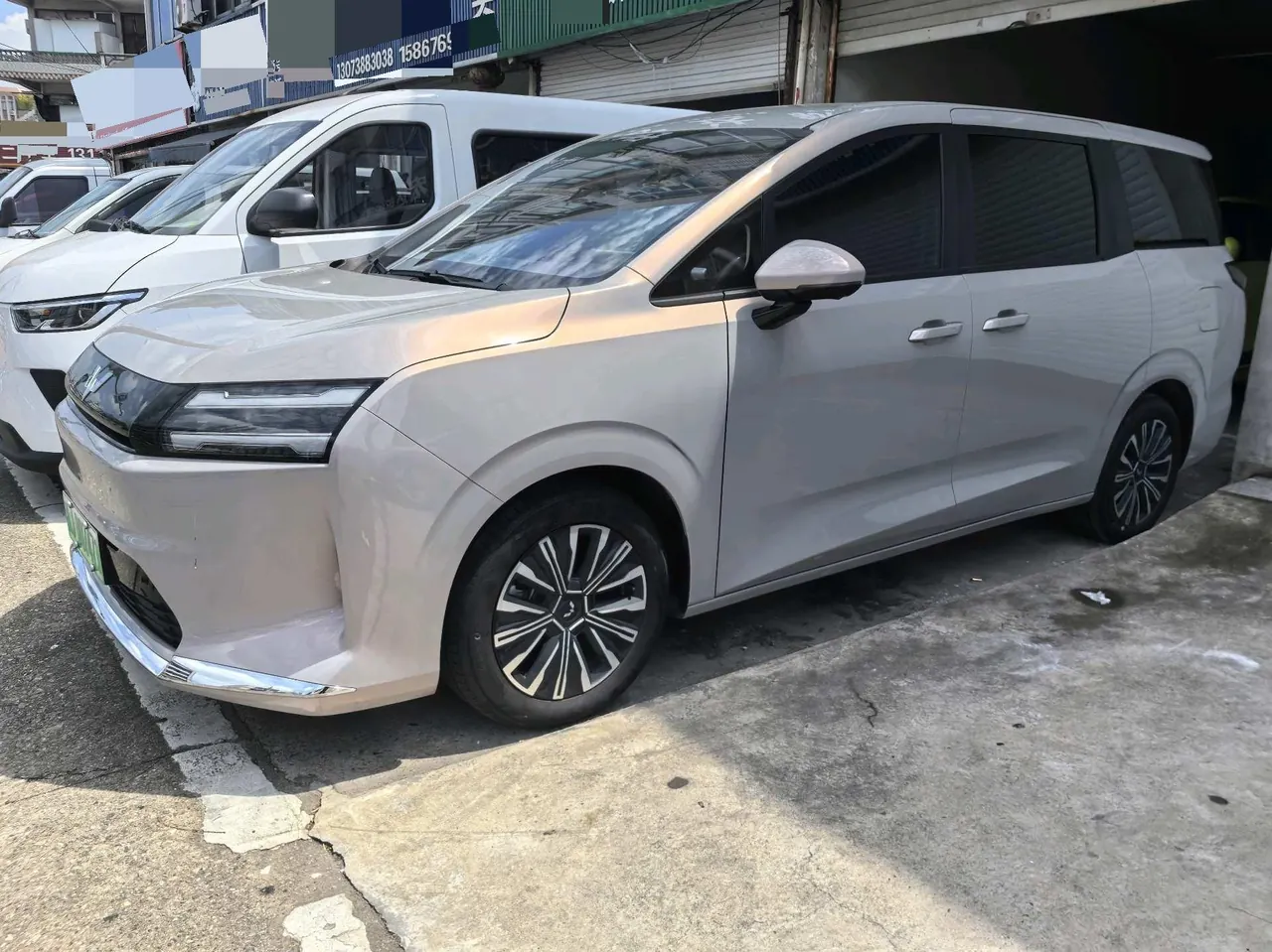 Открыть галерею: WuLing 2025 Starlight 730 500km Luxury Automatic Gear