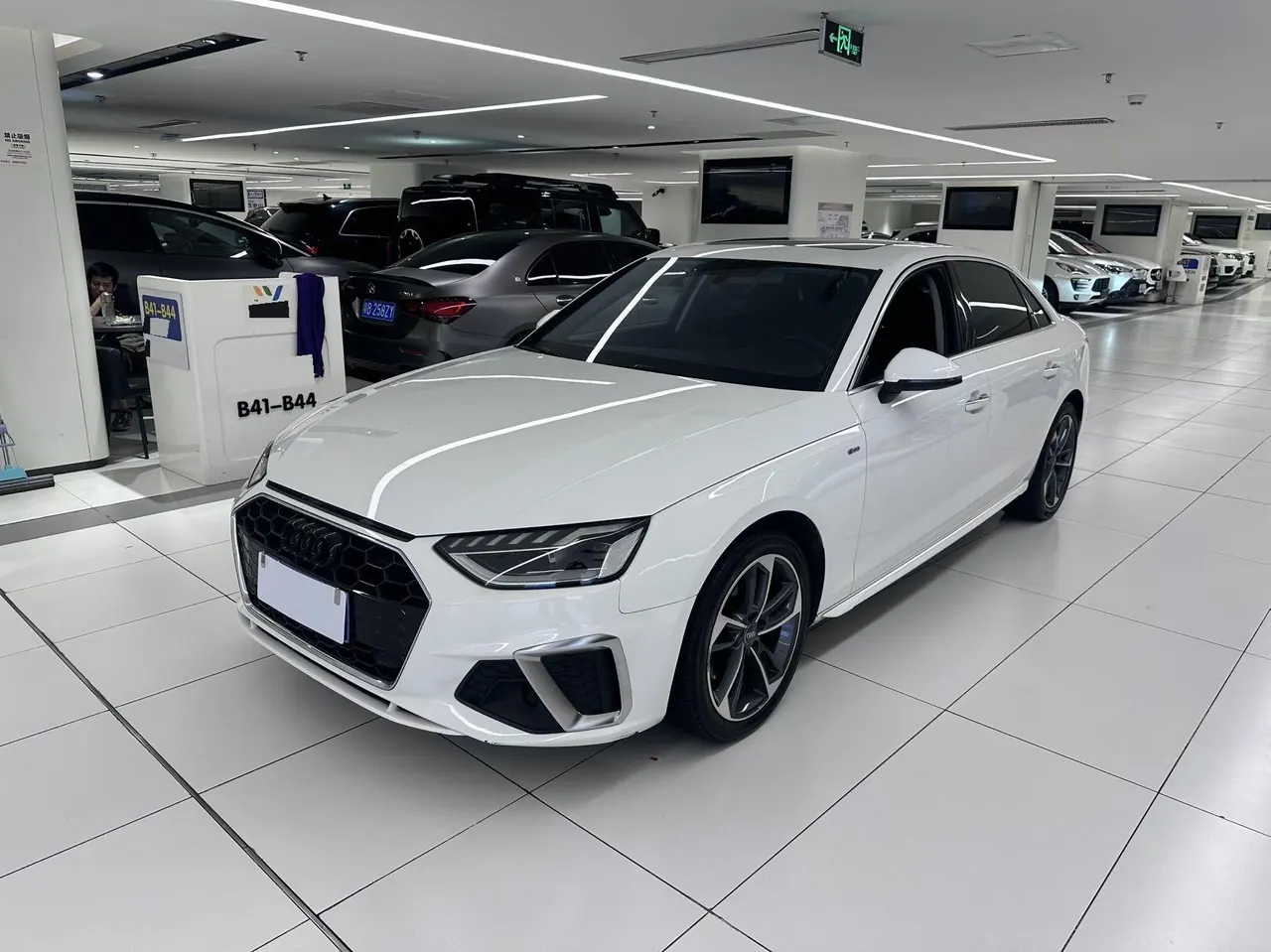 Audi 2020 A4L 2.0TFSI 40TFSI Deluxe Dynamic Automatic - View 1