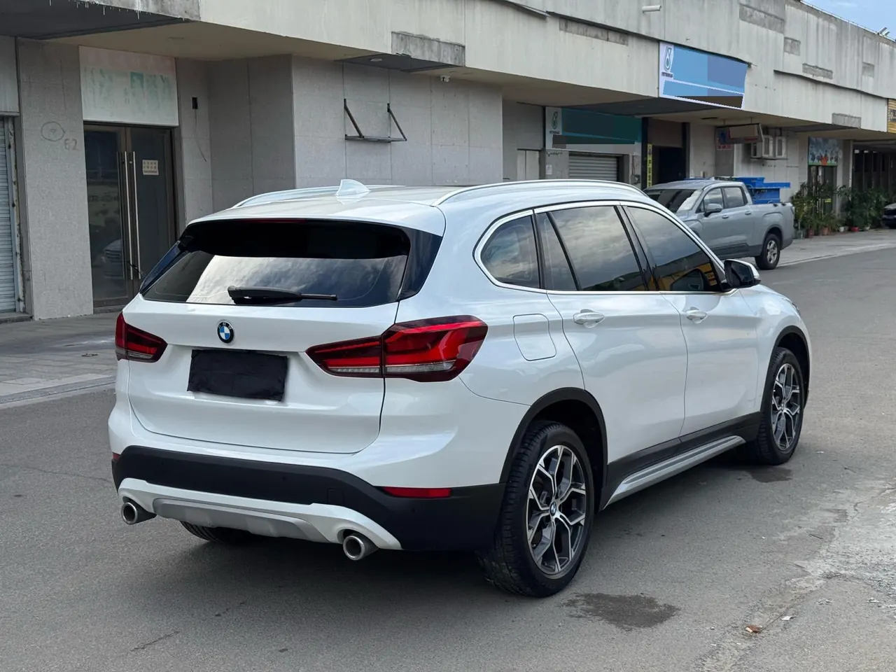 BMW 2022 X1 sDrive20Li 1.5T exclusive automatic gear 4
