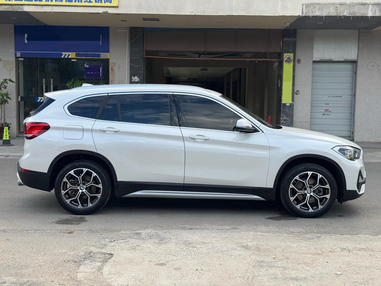 BMW 2022 X1 sDrive20Li 1.5T exclusive automatic gear 7