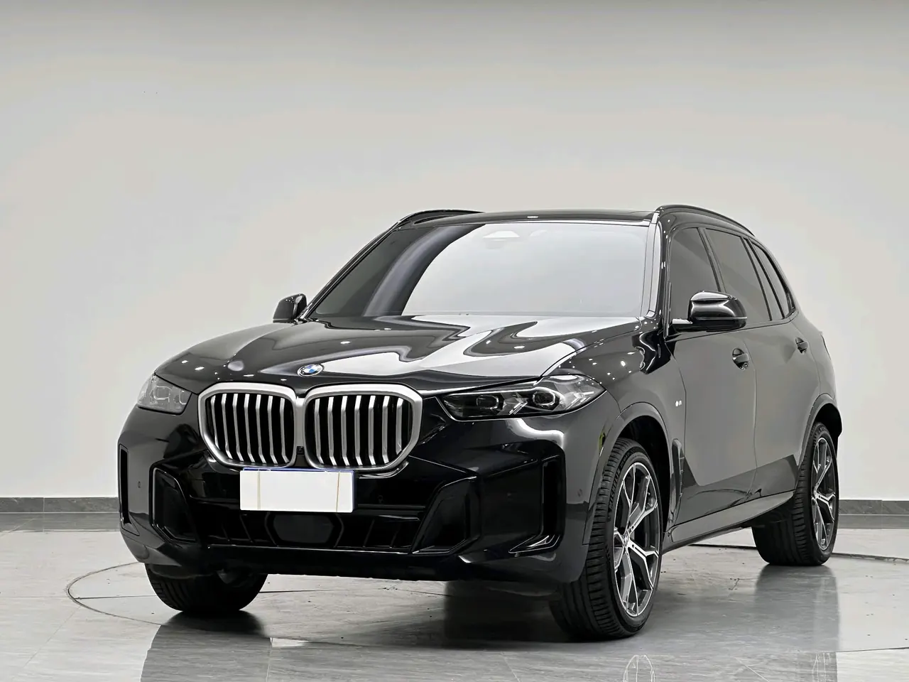Open image lightbox: BMW 2025 X5 xDrive30Li 48V 2.0T exclusive m sports obsidian night suit automatic gear