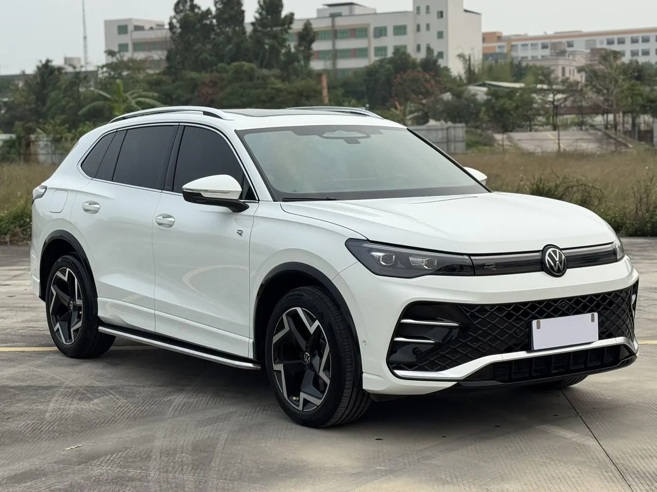 Volkswagen 2024 Tiguan L PRO 2.0TSI 330TSI Two-Drive R-Line Smart Collar Edition Automatic Gear 3