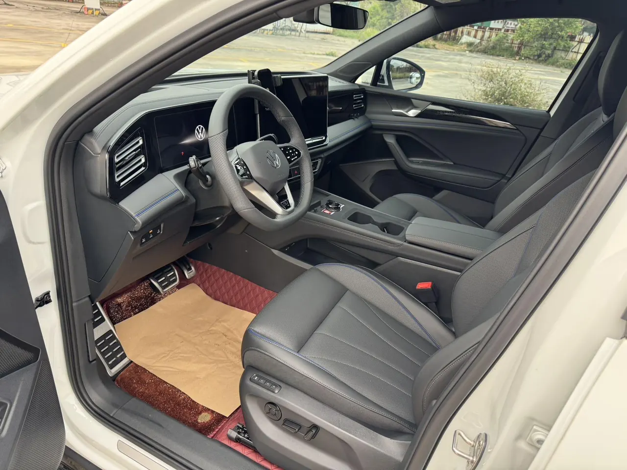 Volkswagen 2024 Tiguan L PRO 2.0TSI 330TSI Two-Drive R-Line Smart Collar Edition Automatic Gear 4