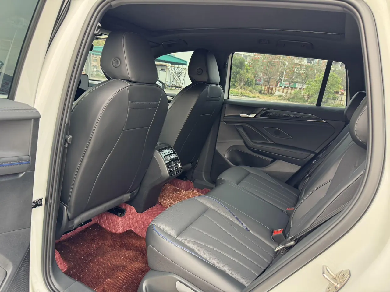 Volkswagen 2024 Tiguan L PRO 2.0TSI 330TSI Two-Drive R-Line Smart Collar Edition Automatic Gear 6