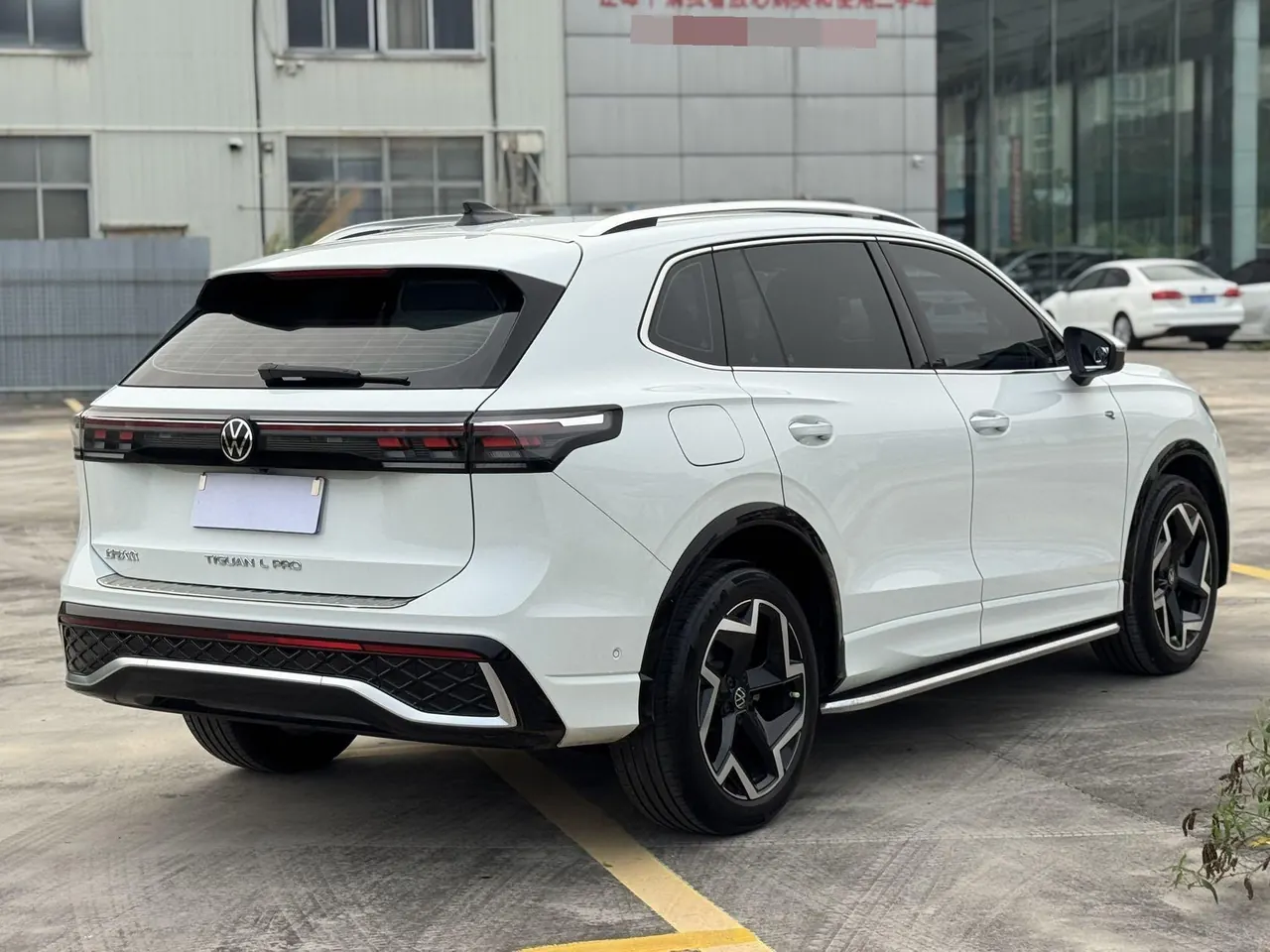 Volkswagen 2024 Tiguan L PRO 2.0TSI 330TSI Two-Drive R-Line Smart Collar Edition Automatic Gear 7