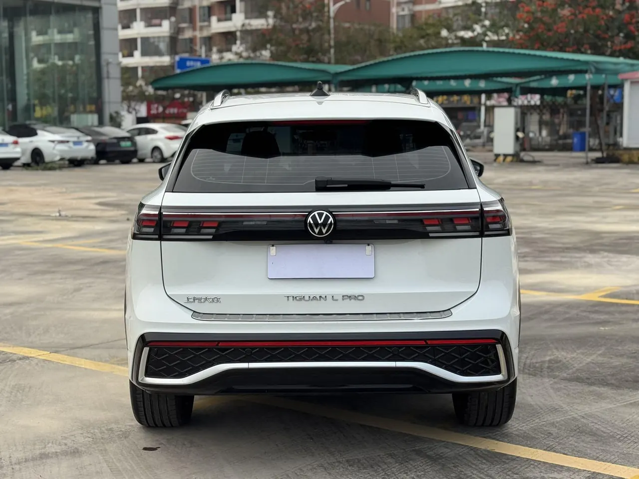 Volkswagen 2024 Tiguan L PRO 2.0TSI 330TSI Two-Drive R-Line Smart Collar Edition Automatic Gear 8
