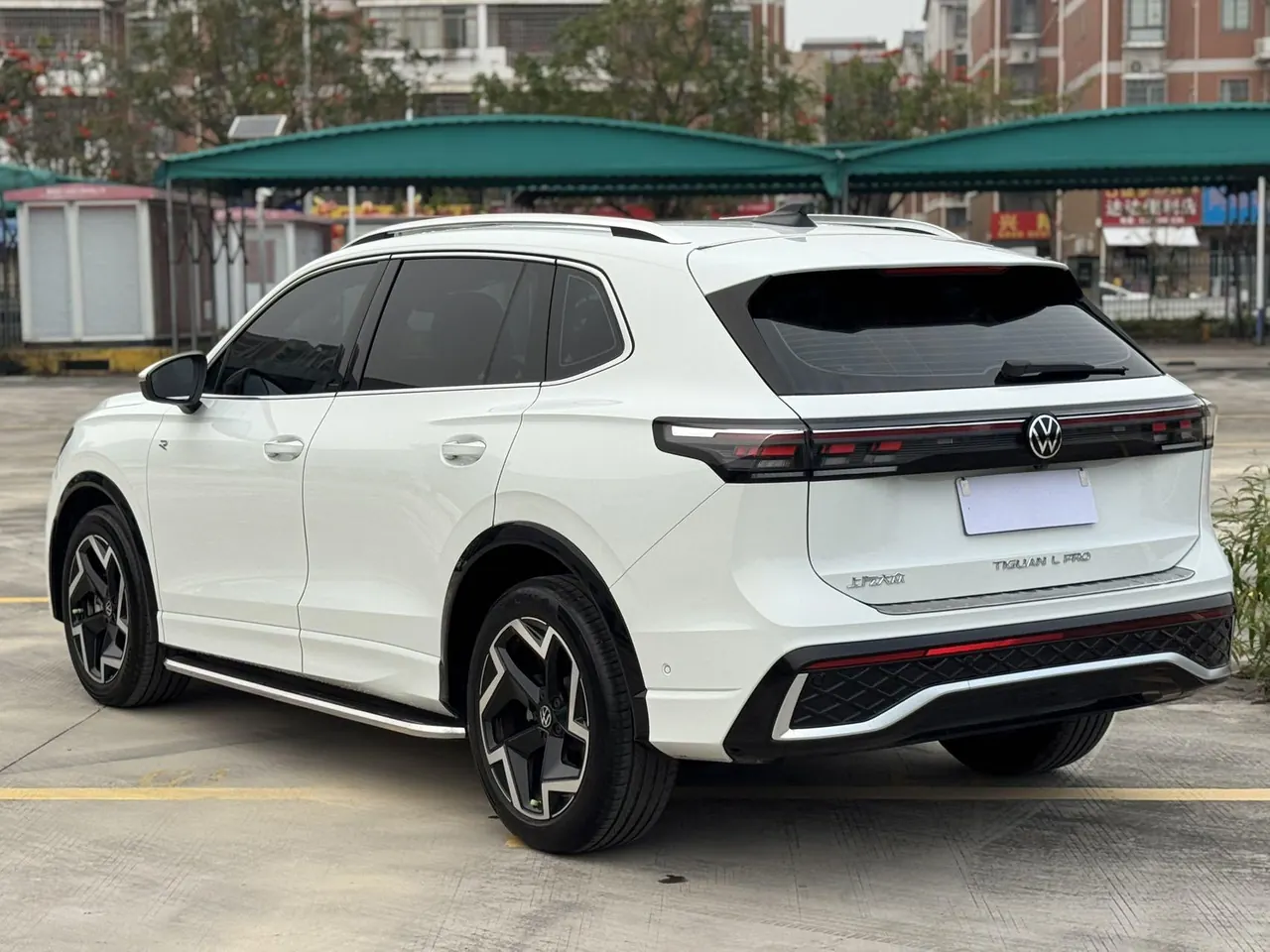 Volkswagen 2024 Tiguan L PRO 2.0TSI 330TSI Two-Drive R-Line Smart Collar Edition Automatic Gear 9