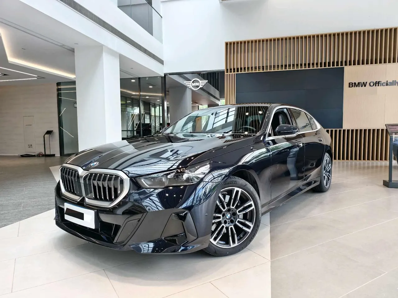 BMW 5 Series 2026 model 530Li 48V 2.0T Leading Edition M Sport Package Automatic - View 1