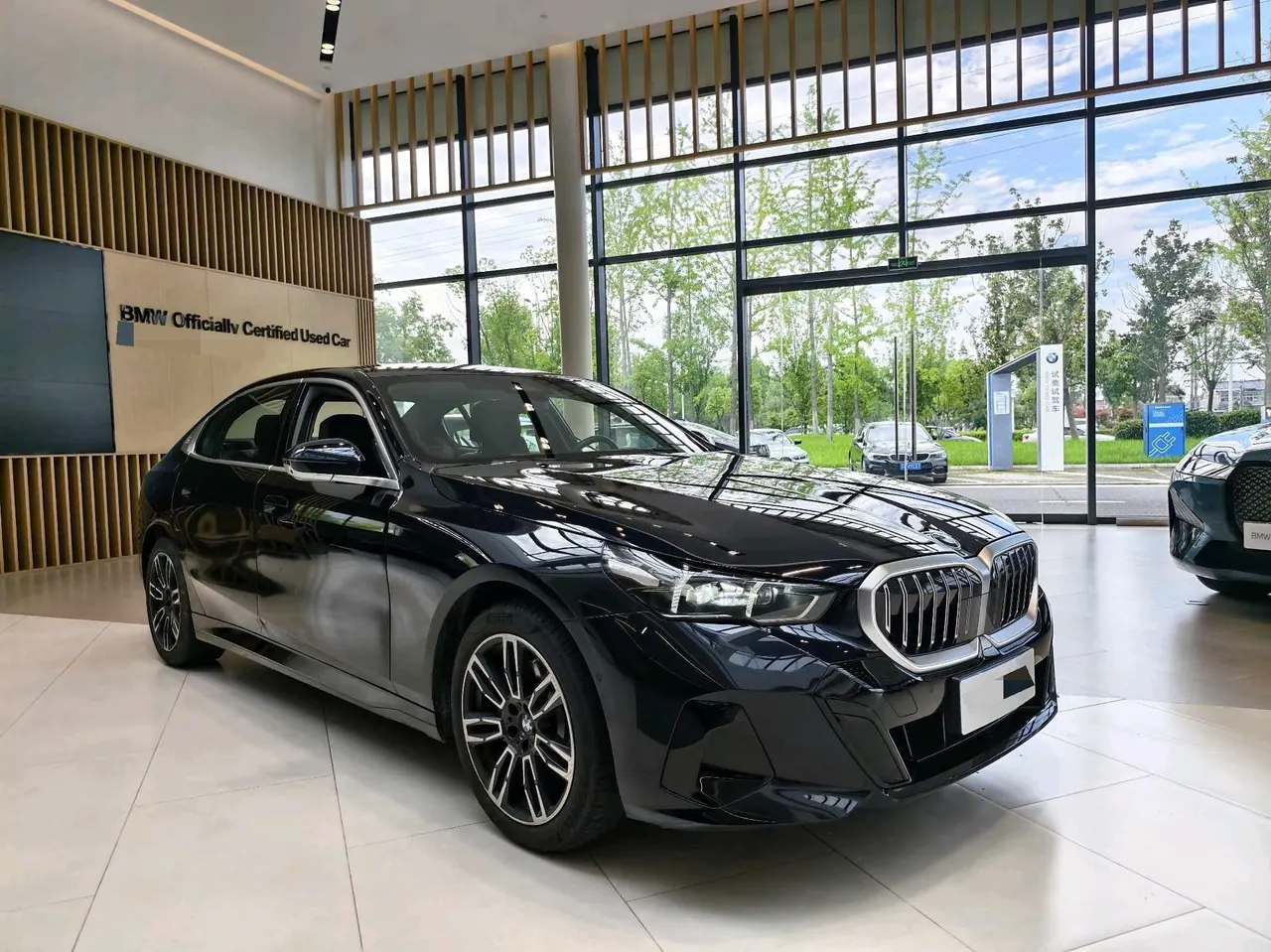 BMW 5 Series 2026 model 530Li 48V 2.0T Leading Edition M Sport Package Automatic 5