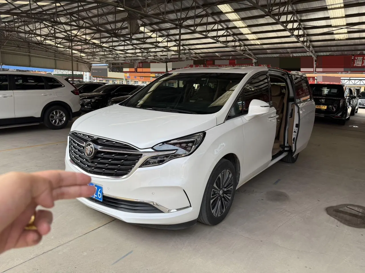 Buick 2020 GL8 ES Lu Zun 2.0T 653T Luxury Automatic Gear - View 1