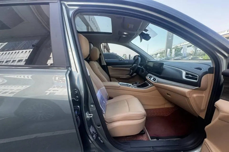LanDian 2024 LanDian E5 1.5 Stepless Glory Edition 100KM Enjoy 7-seat Automatic Gear 5