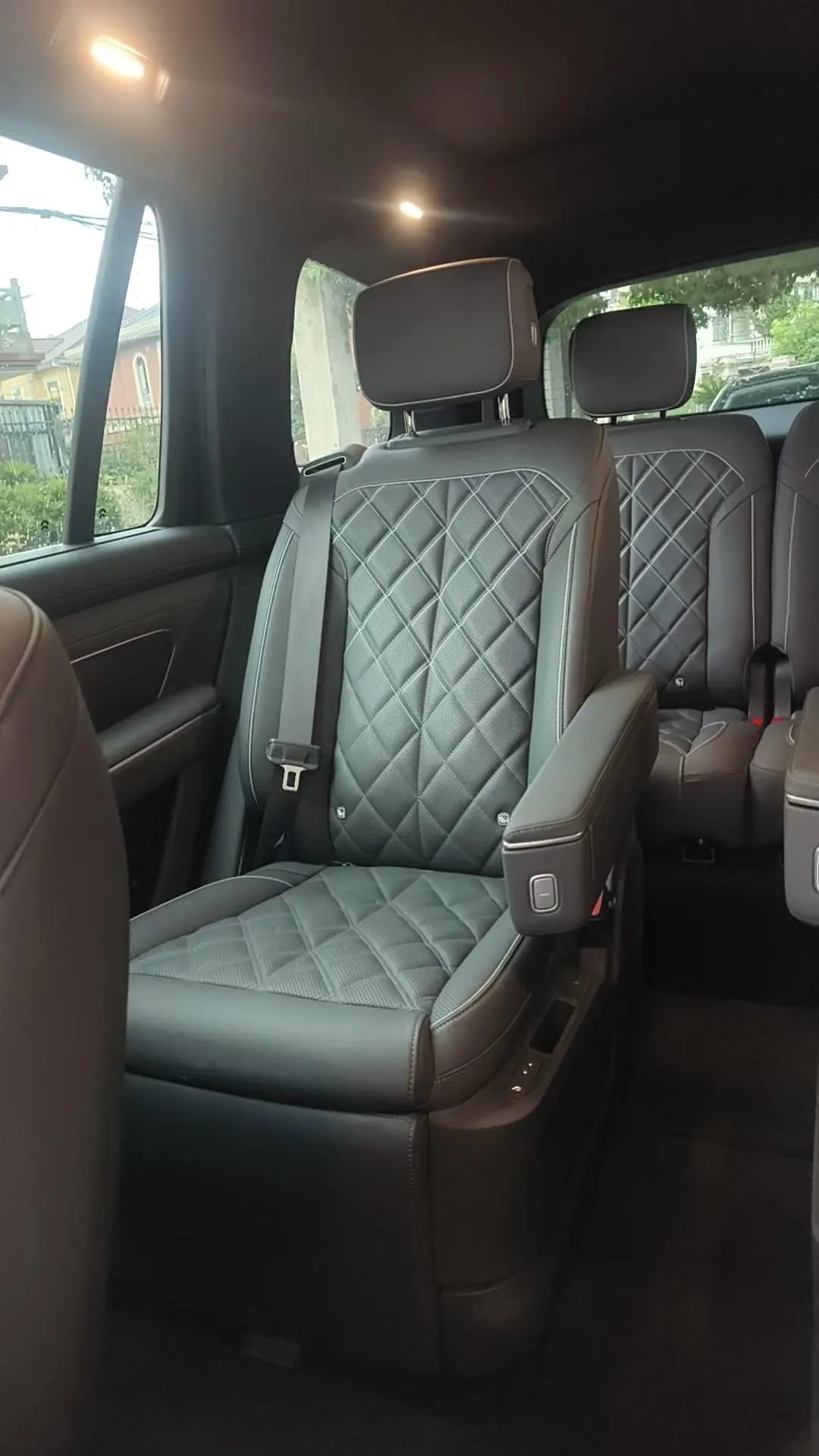 NIO 2026 ES8 6-seat executive deluxe automatic gear 3