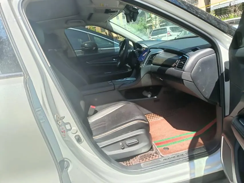 Honda 2020 Crown Road 2.0T 370TURBO Two-Drive Deluxe Automatic Gear 5