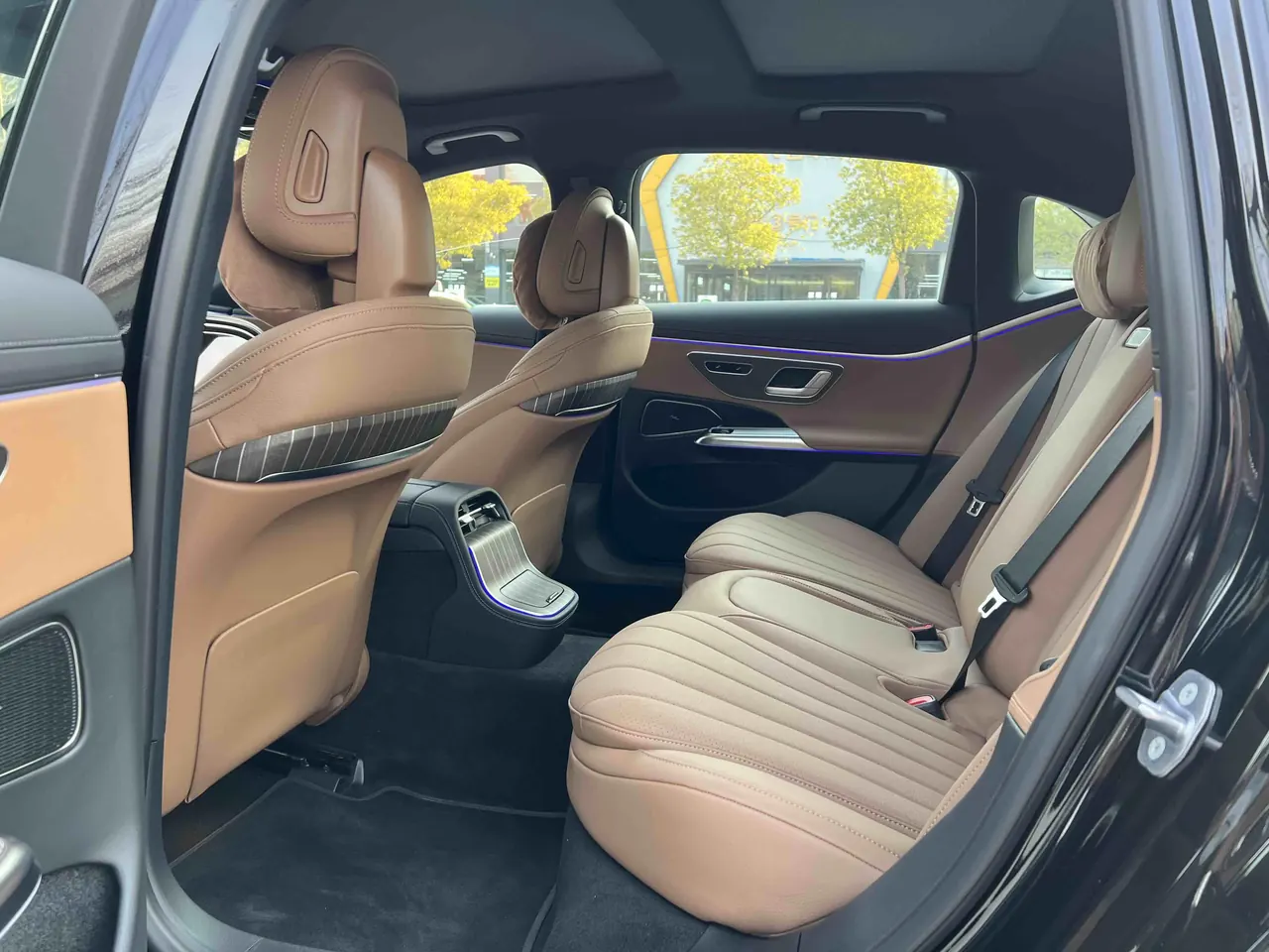 Mercedes Benz Class E New Energy 2024 E 350 e L 2.0T Automatic Gear 4