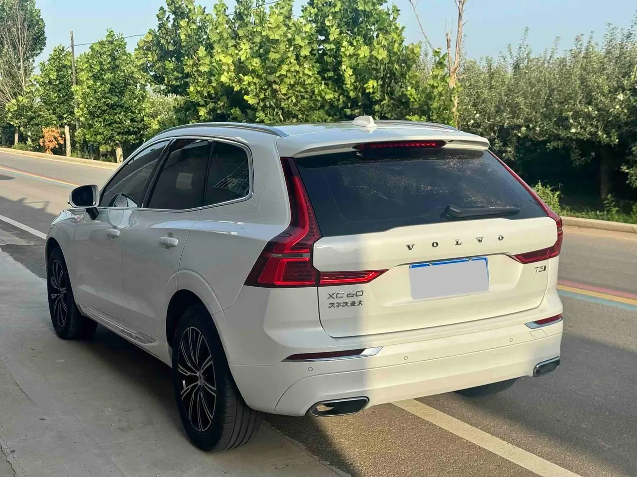 Volvo 2021 XC60 2.0T T5 4-wheel drive Zhiyuan Deluxe Edition Automatic Gear 3