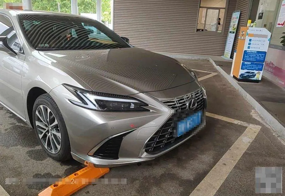 Lexus ES (Imported) 2025 ES200 2.0 Stepless Edition Automatic Gear 3