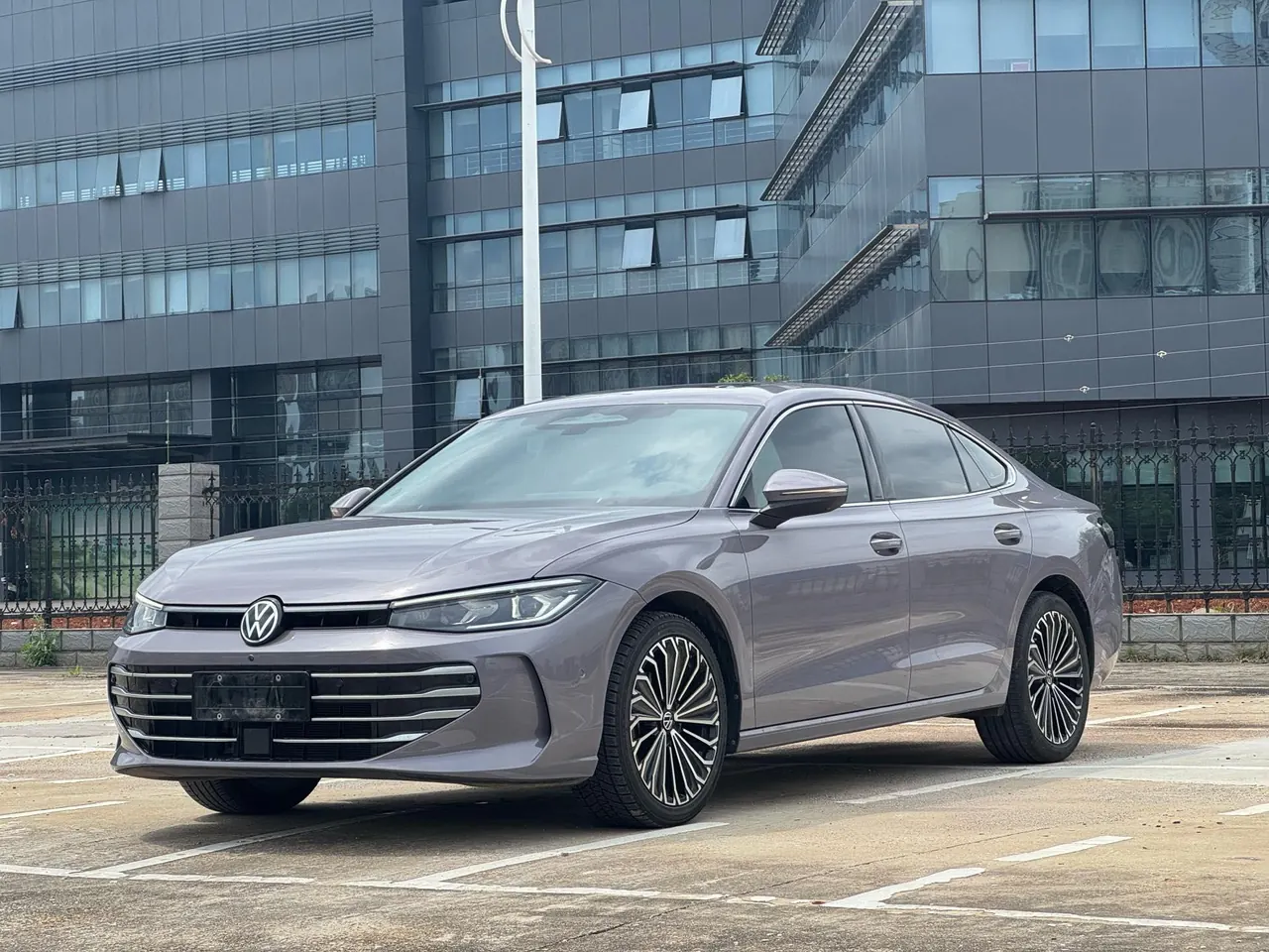 Volkswagen 2025 Passat Pro 2.0TSI 380TSI Dragon Edition Automatic - View 1