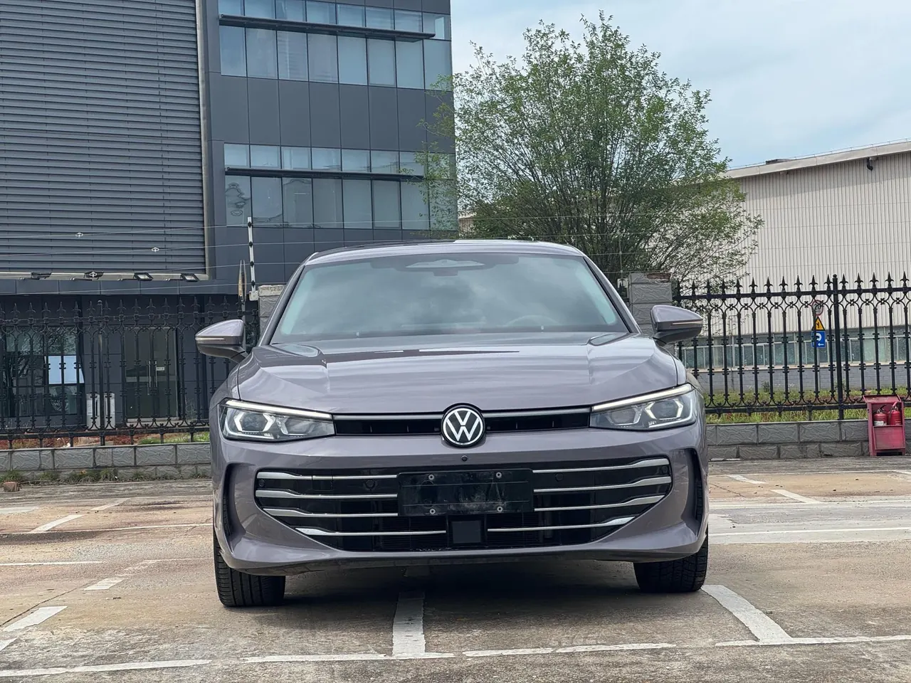 Volkswagen 2025 Passat Pro 2.0TSI 380TSI Dragon Edition Automatic 2