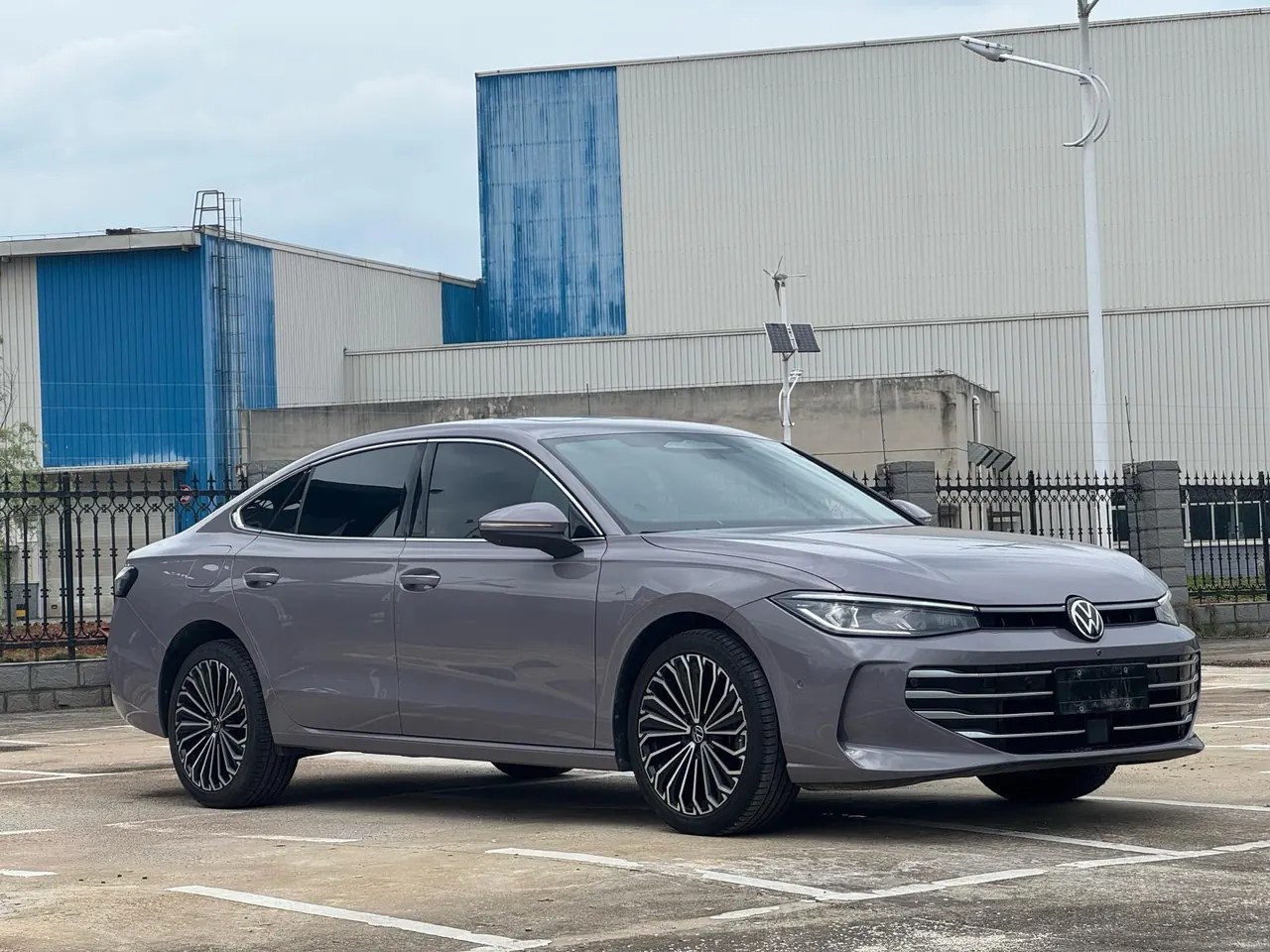 Volkswagen 2025 Passat Pro 2.0TSI 380TSI Dragon Edition Automatic 3