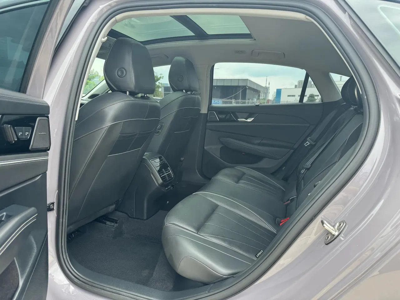 Volkswagen 2025 Passat Pro 2.0TSI 380TSI Dragon Edition Automatic 4
