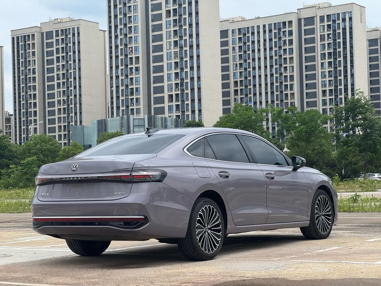 Volkswagen 2025 Passat Pro 2.0TSI 380TSI Dragon Edition Automatic 7
