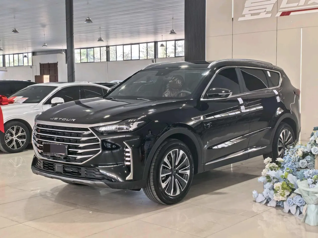 Открыть галерею: Jetour 2025 X70 PLUS 1.5T Stepless Enjoyment Edition 7-seat Automatic Gear
