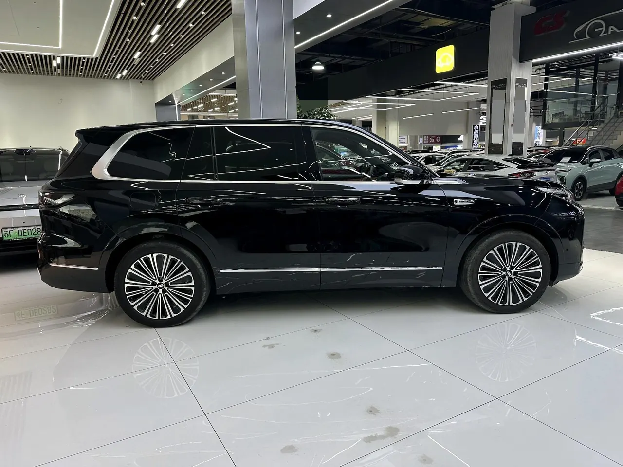 Geely Galaxy 2025 M9 1.5T 210km 4-wheel drive pilot version automatic gear 17