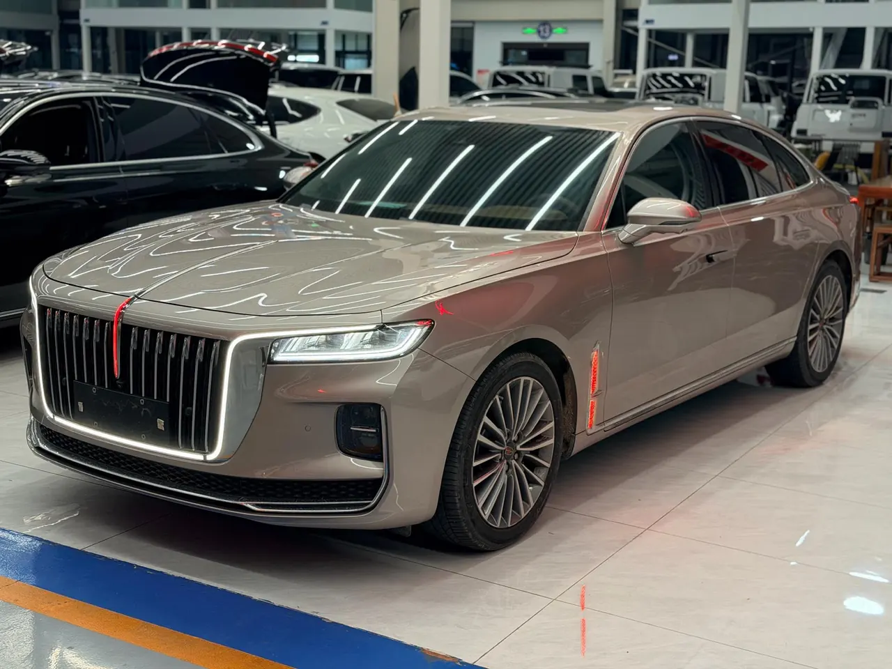 HongQi 2020 H9 48V 2.0T Zhilian Flag Edition Automatic Gear - View 1