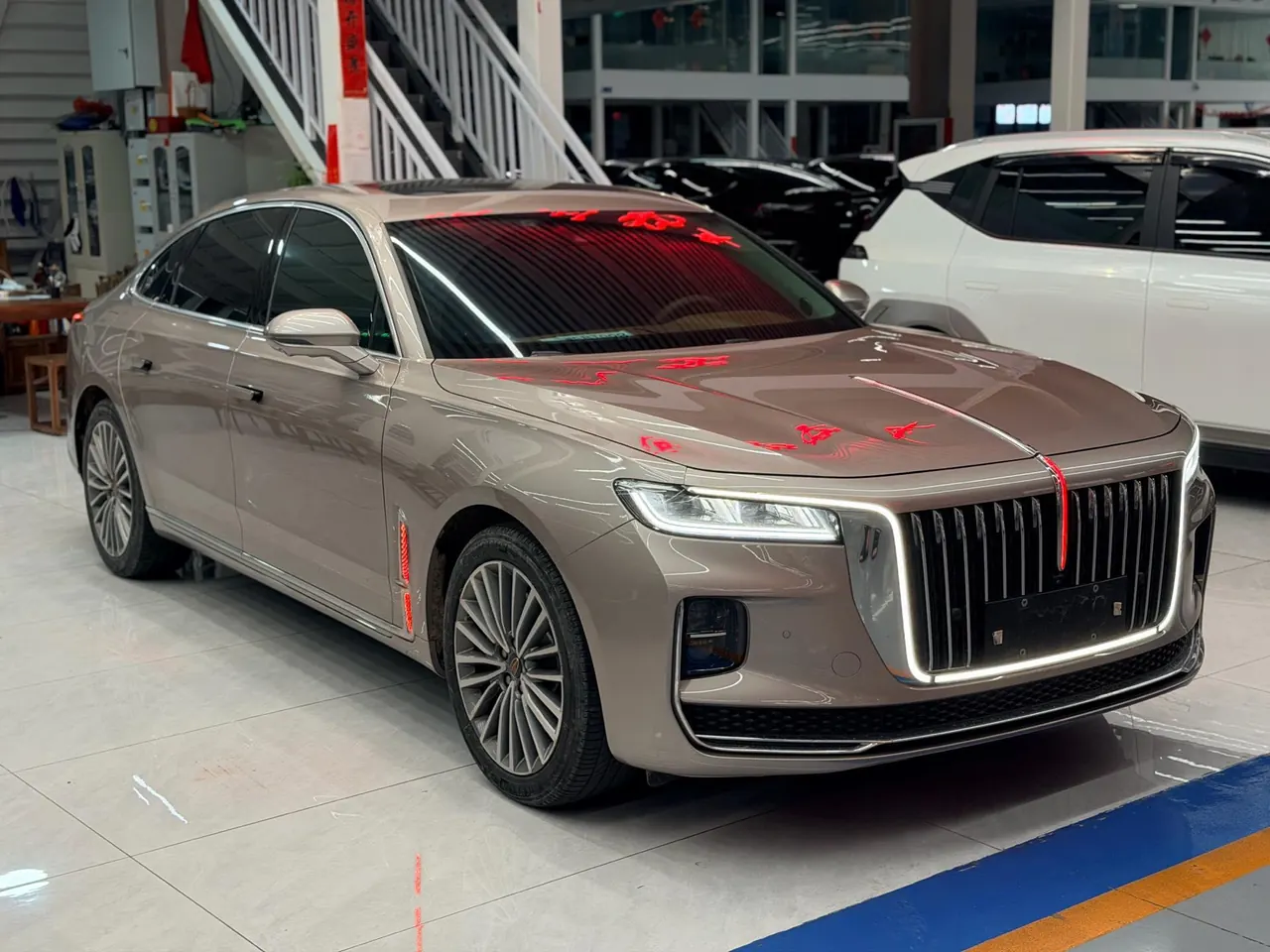 HongQi 2020 H9 48V 2.0T Zhilian Flag Edition Automatic Gear 3