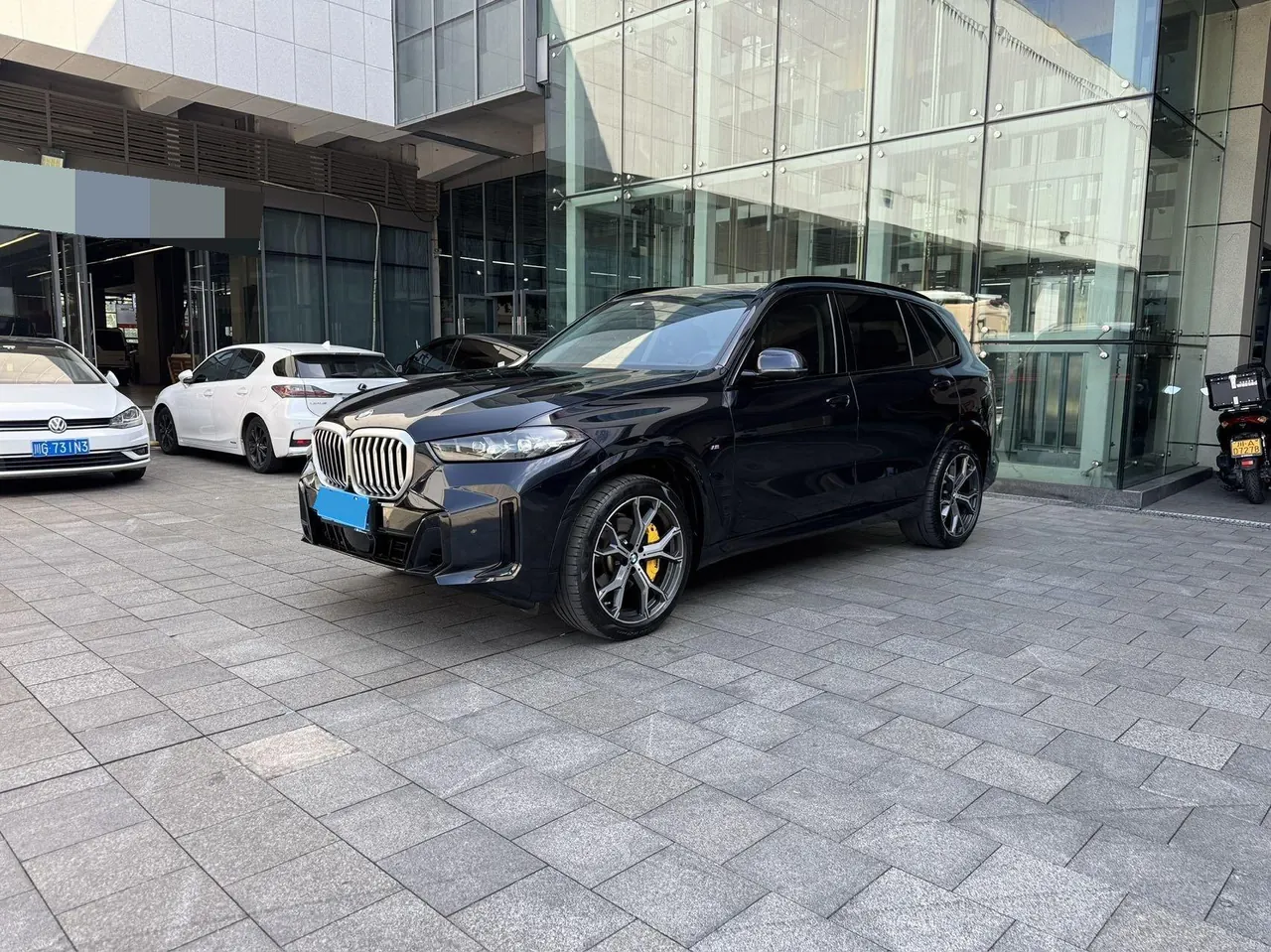 BMW 2023 X5 xDrive30Li 48V 2.0T exclusive m sports obsidian night suit automatic gear - View 1