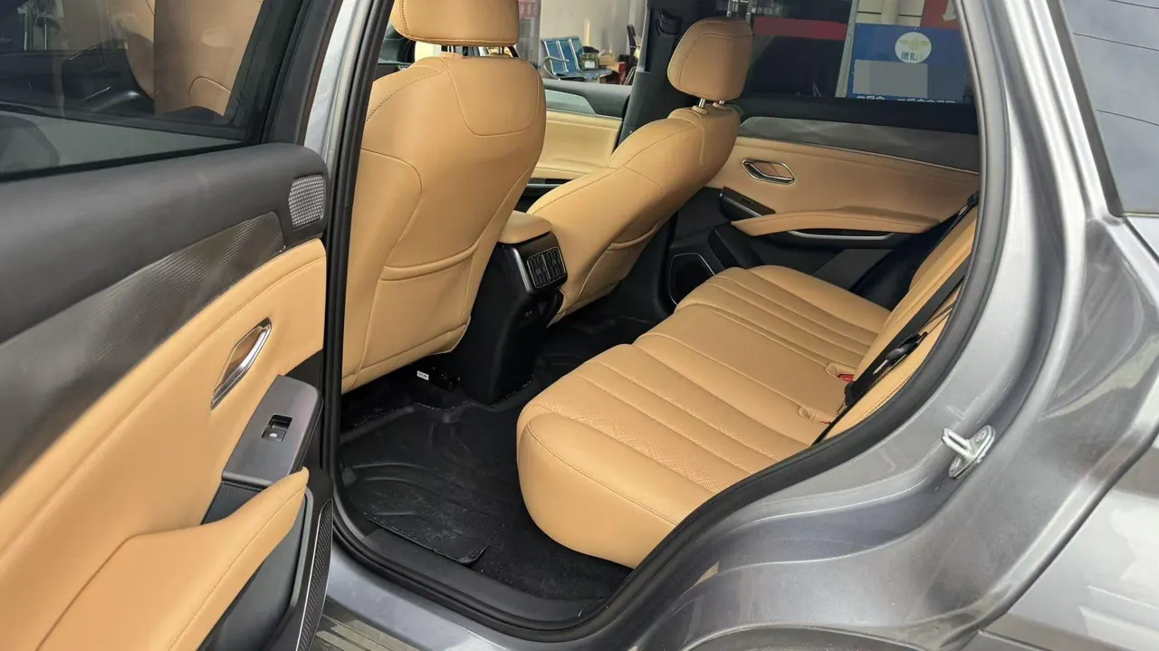 BYD 2026 Song L DM-i 1.5 Stepless 200KM Exceed Automatic Transmission 8