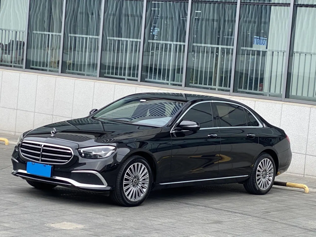 Mercedes Benz E-Class 2023 E 300 L 2.0T Fashion Automatic Gear - View 1