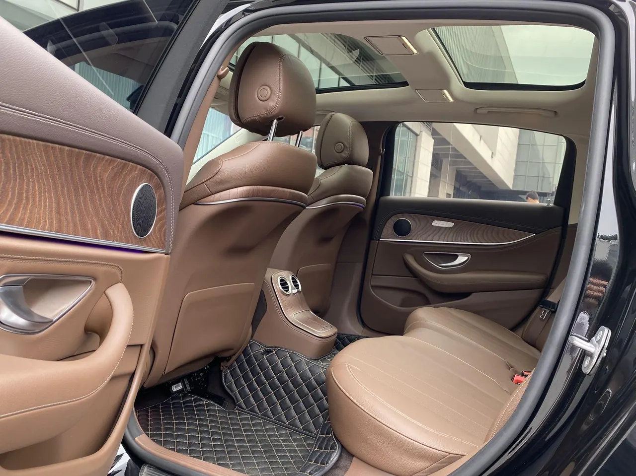 Mercedes Benz E-Class 2023 E 300 L 2.0T Fashion Automatic Gear 5