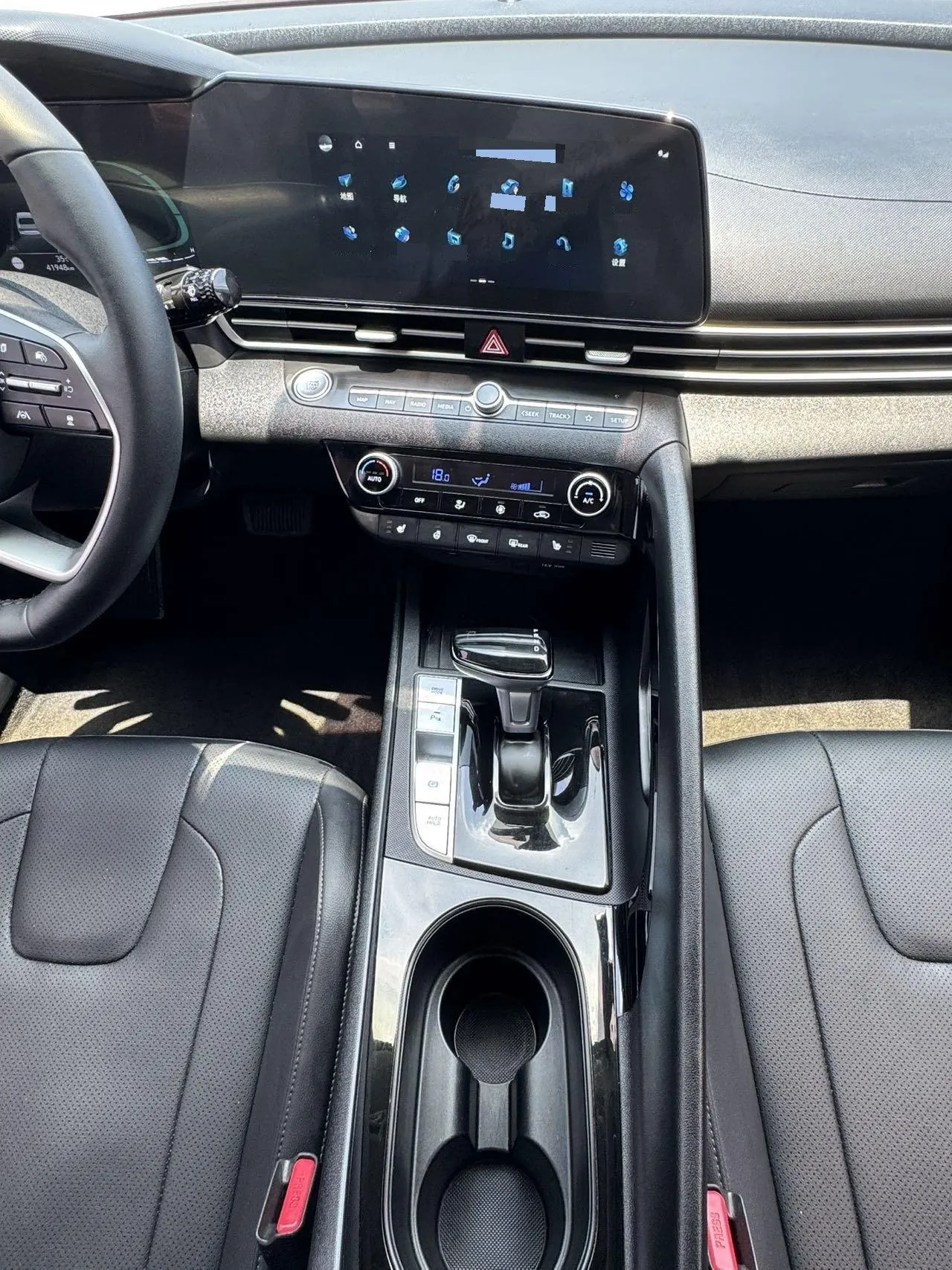 Hyundai 2023 Elantra -3-compartment 1.5 stepless LUX premium automatic gear 12
