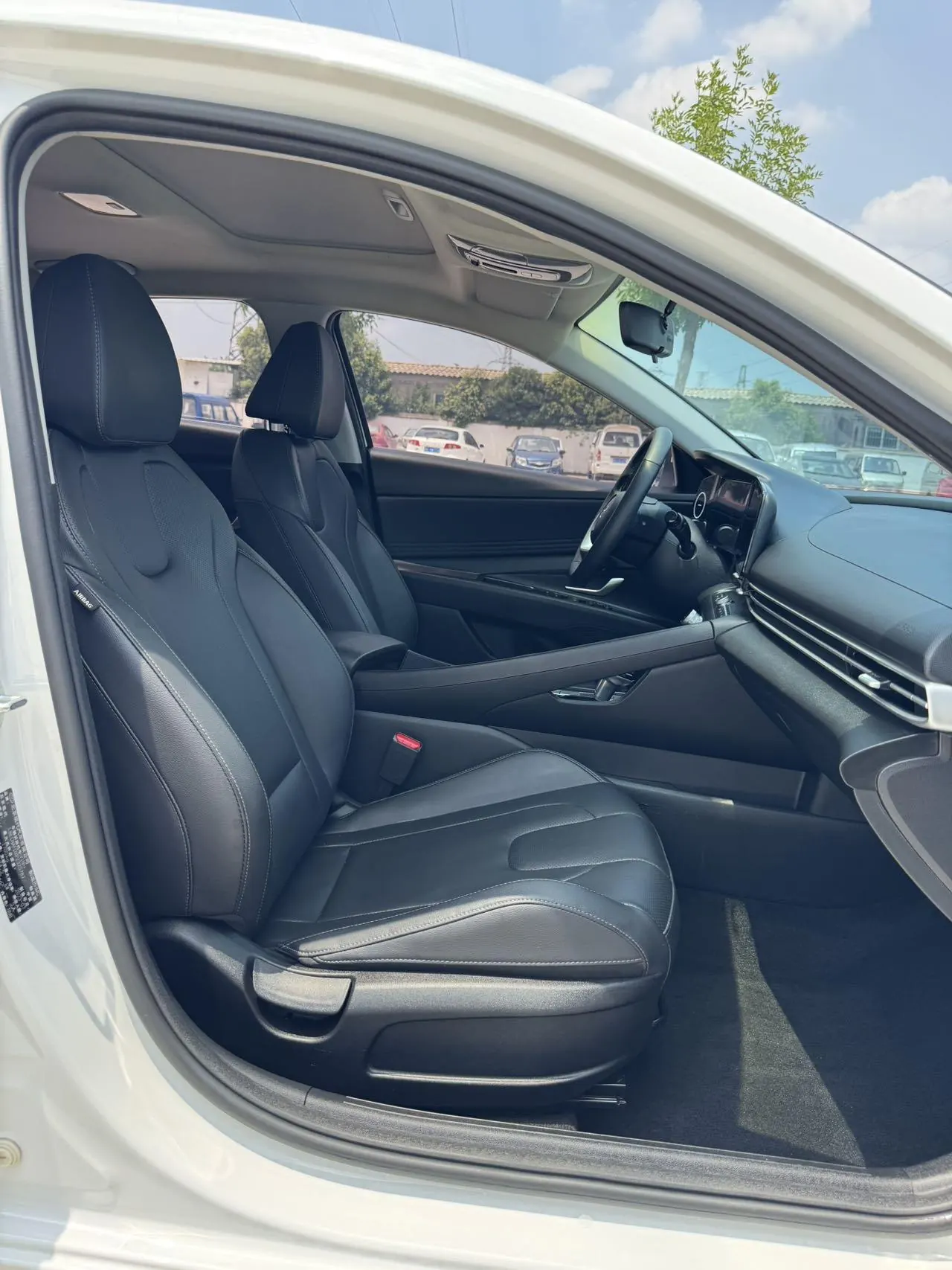 Hyundai 2023 Elantra -3-compartment 1.5 stepless LUX premium automatic gear 14