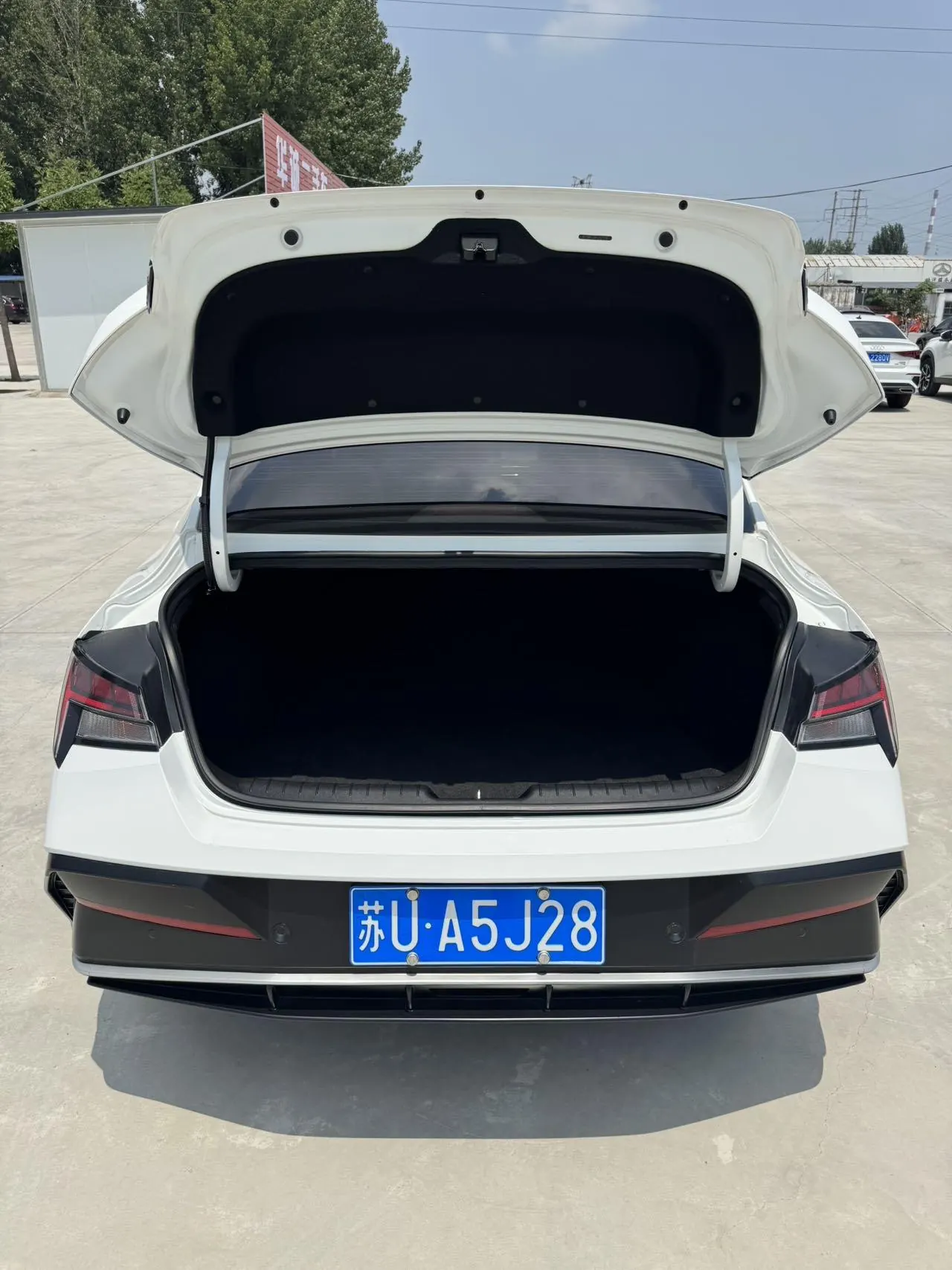 Hyundai 2023 Elantra -3-compartment 1.5 stepless LUX premium automatic gear 15