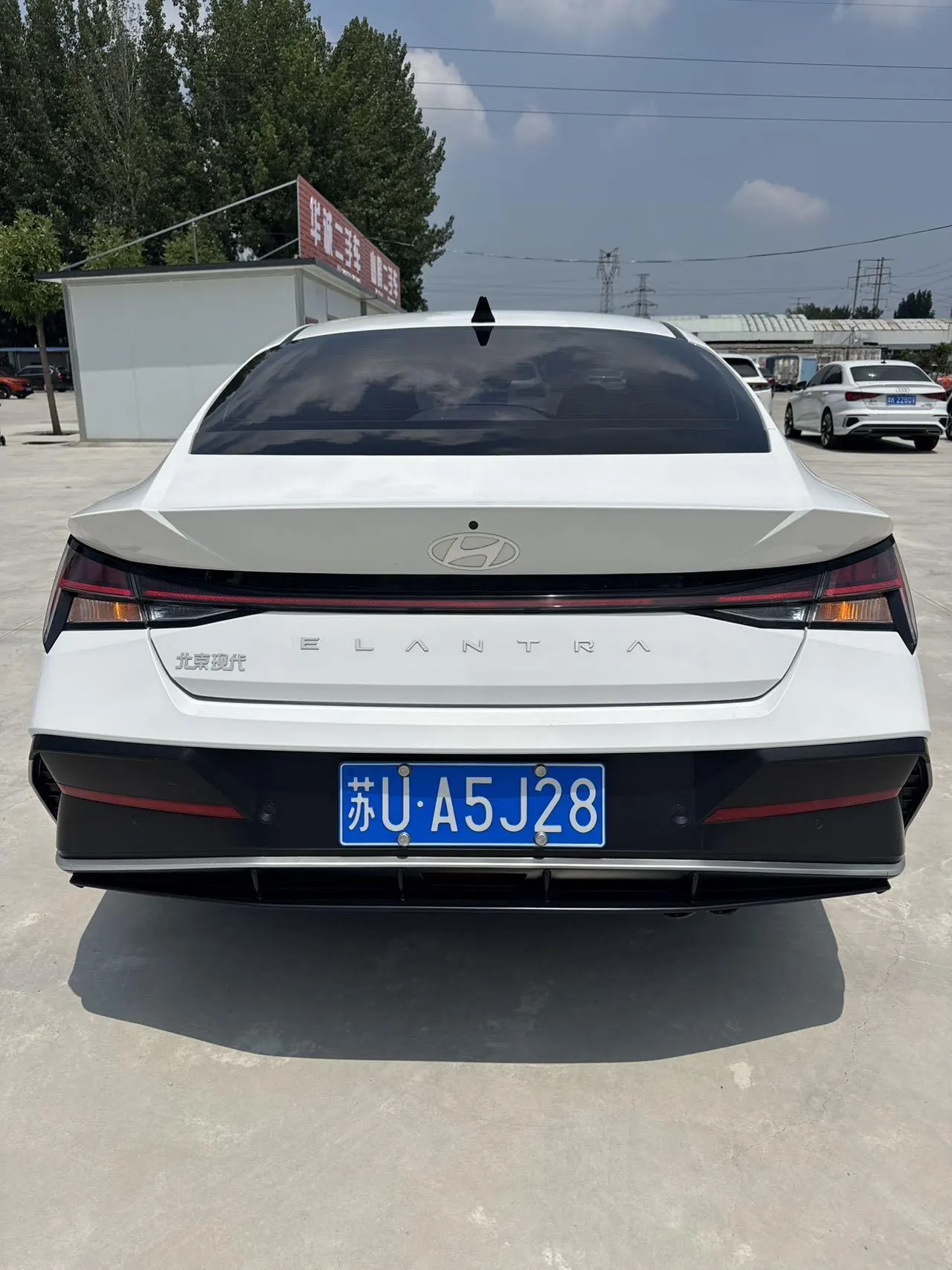 Hyundai 2023 Elantra -3-compartment 1.5 stepless LUX premium automatic gear 8