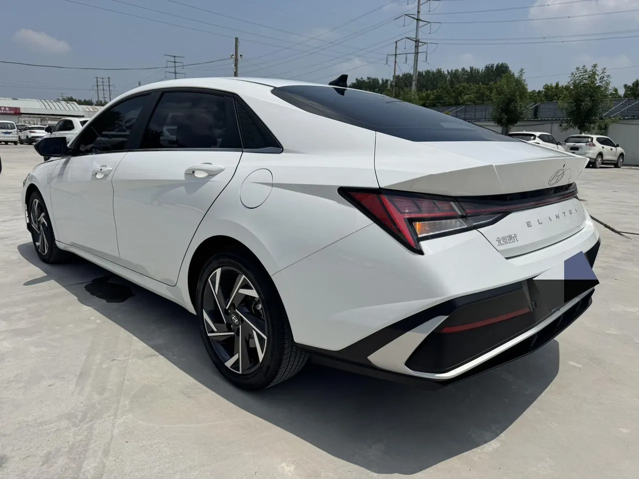 Hyundai 2023 Elantra -3-compartment 1.5 stepless LUX premium automatic gear 9