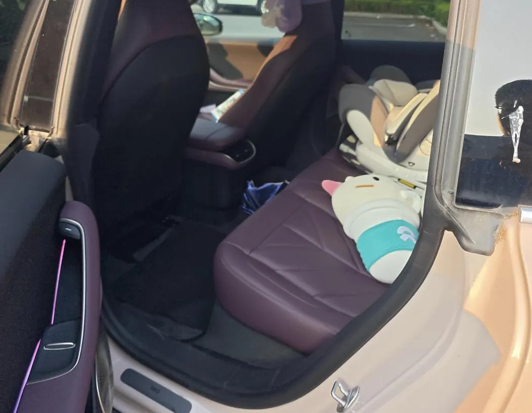 NIO 2025 ET5 75kWh automatic transmission 4