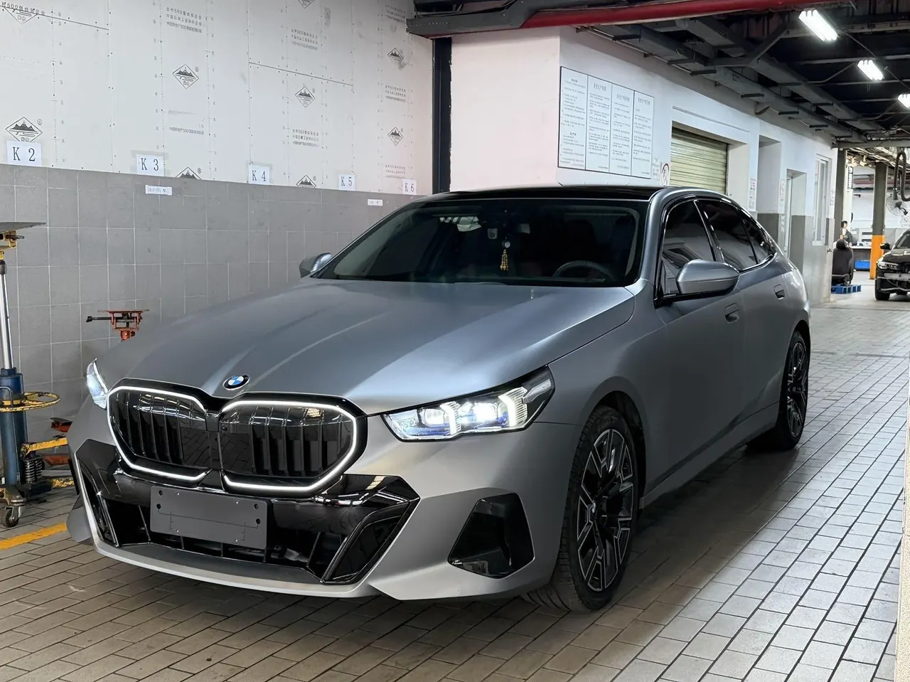 BMW 5 Series 2026 530Li 48V 2.0T Exclusive M Sports Suit (Modified) Automatic Gear - View 1