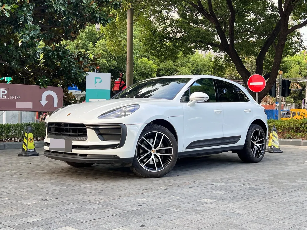 Porsche Macan (Imported) 2021 Macan 2.0T Automatic Gear - View 1