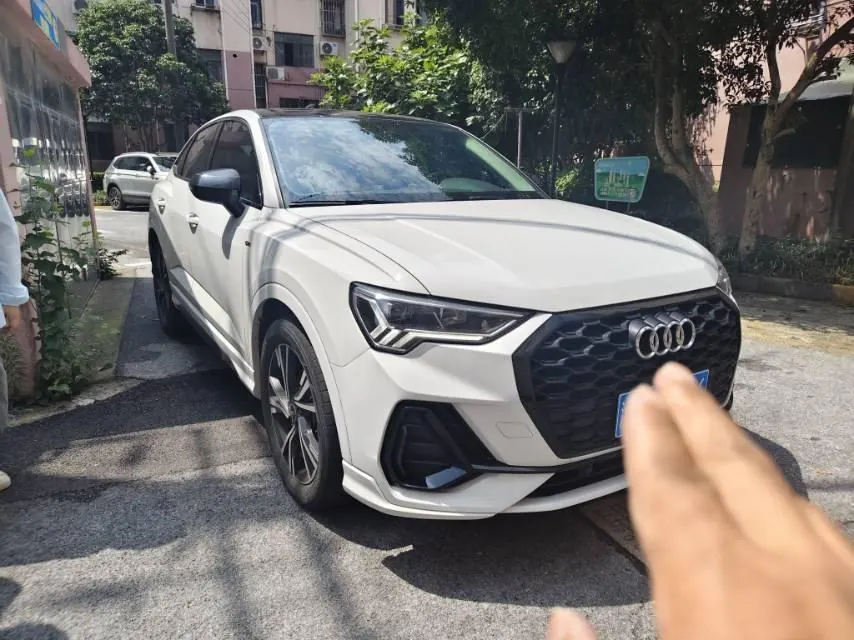 Audi 2021 Q3 Sportback 2.0TFSI 40TFSI into the life version of automatic gear 2