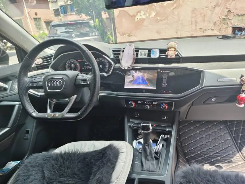 Audi 2021 Q3 Sportback 2.0TFSI 40TFSI into the life version of automatic gear 6