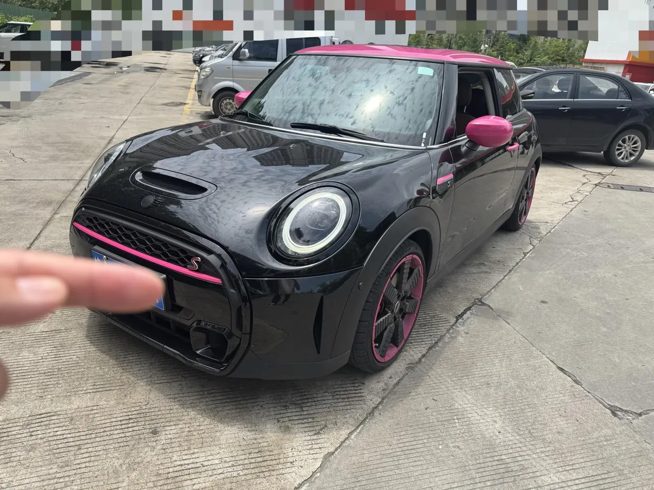 Открыть галерею: MINI Mini (imported) 2023 Mini Cooper S 2.0T artist automatic gear