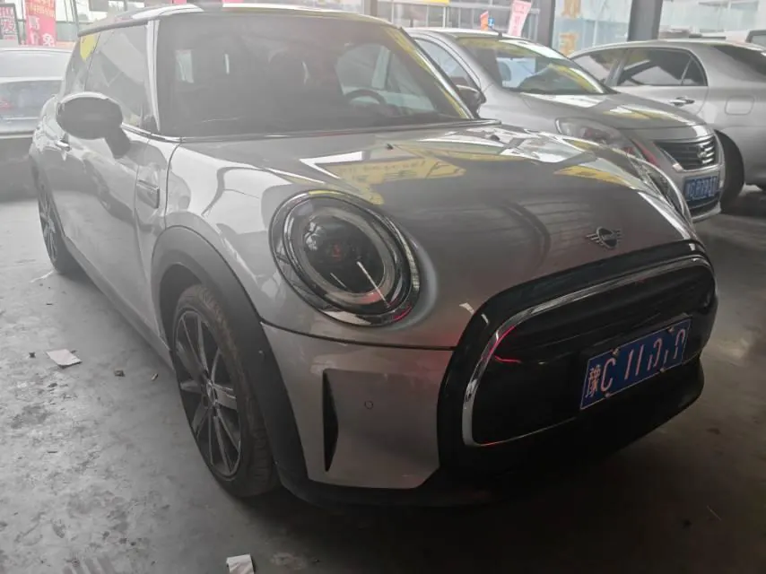 MINI Mini (imported) 2023 Mini Cooper 1.5T purple night escape special edition automatic gear 3