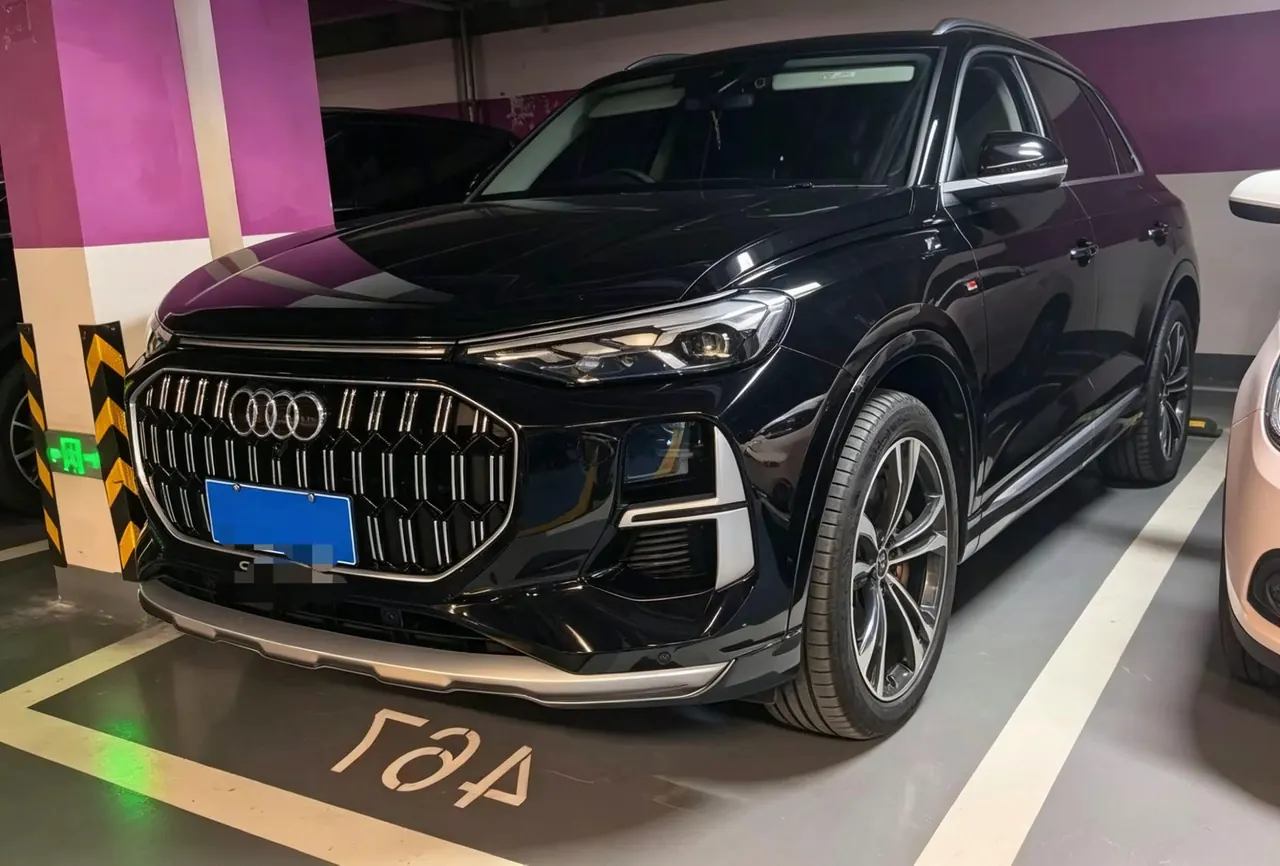Open image lightbox: Audi 2024 Q6 2.0TFSI 40TFSI Quattro view cloud feather forest set 7 automatic gear