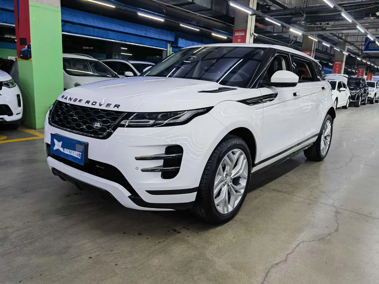Открыть галерею: Land Rover 2023 Range Rover Aurora L 48V 2.0T 200PS Elite Automatic