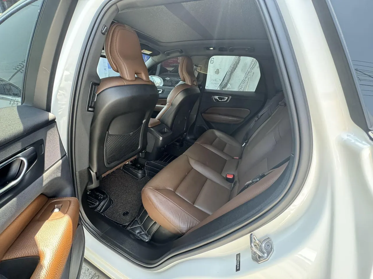Volvo 2022 XC60 48V 2.0T B5 4-wheel drive Zhiyuan Deluxe Edition Automatic Gear 4