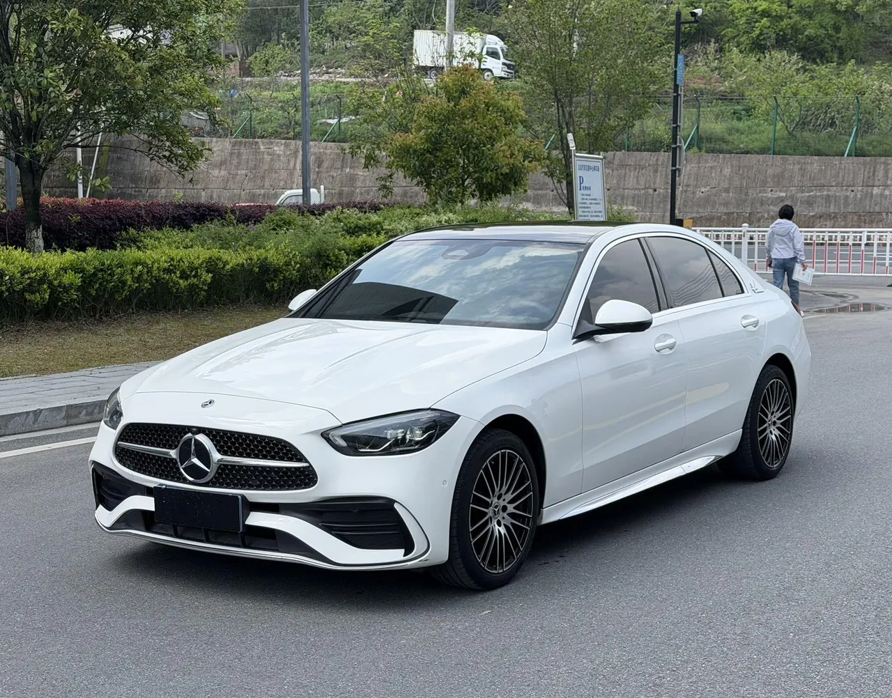 Mercedes Benz Class C 2023 C 260 L 48V 1.5T Automatic - View 1