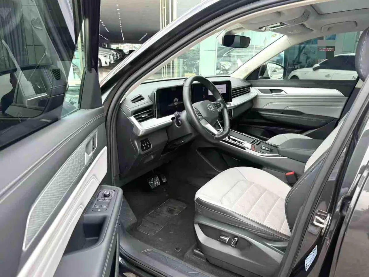 Volkswagen 2023 model tour 2.0TSI 330TSI luxury tour escape version automatic gear 4